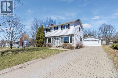 112 Bloor St, Fredericton, NB, E3A2K4 | Card Image