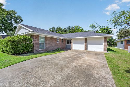11226 Huggins Drive, Houston, TX, 77035 | Card Image