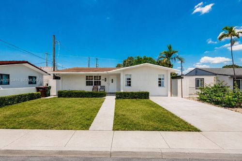 395 W 39th Pl, Hialeah, FL, 33012-4339 | Card Image