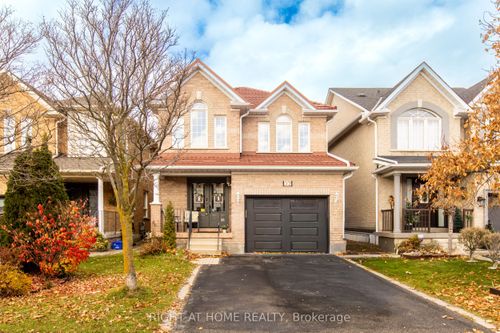32 Eddington Pl, Maple, ON, L6A3P6 | Card Image