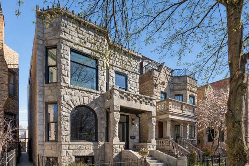 3711 N Magnolia Ave, Chicago, IL, 60613-3801 | Card Image
