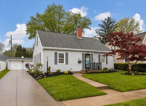902 Oakmont Ave, Erie, PA, 16505-3246 | Card Image