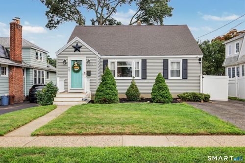 889 Wilcoxson Ave, Stratford, CT, 06614-4242 | Card Image