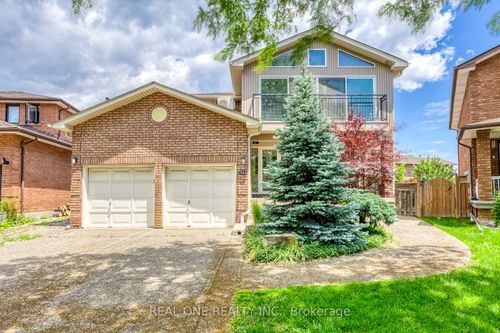 71 Stock Ave, Etobicoke, ON, M8Z5C5 | Card Image