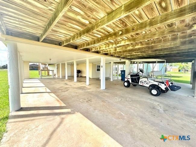 604 W Maple St, House other with 5 bedrooms, 3 bathrooms and null parking in Port O Connor TX | Image 7