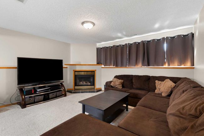 909 7 St Se, House detached with 4 bedrooms, 2 bathrooms and 2 parking in Redcliff AB | Image 30