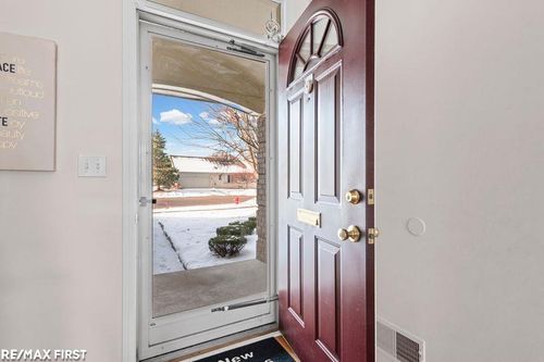 2118 Avalon Dr, Sterling Heights, MI, 48310-7805 | Card Image