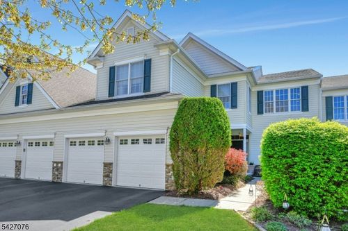 18 Mackenzie Ln N, Denville, NJ, 07834-3724 | Card Image