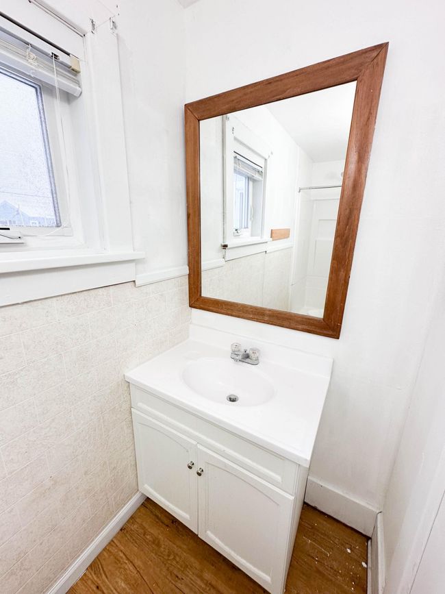 Bathroom Main Level | Image 10