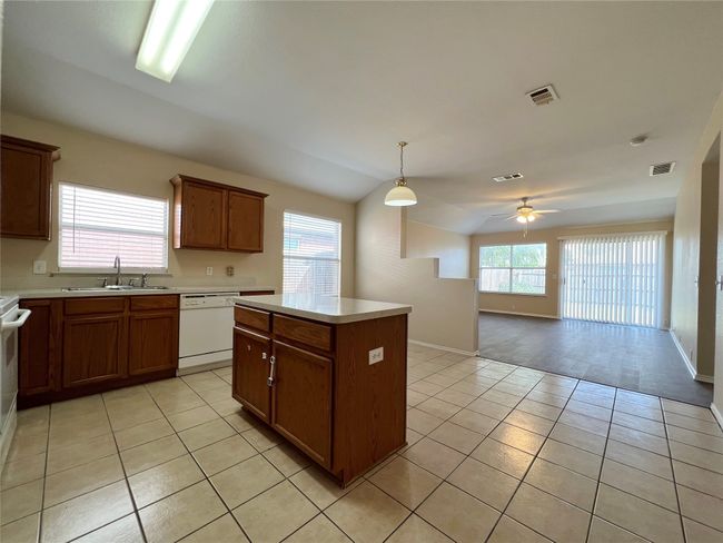 8512 Cactus Patch Way, House other with 3 bedrooms, 2 bathrooms and null parking in Fort Worth TX | Image 5
