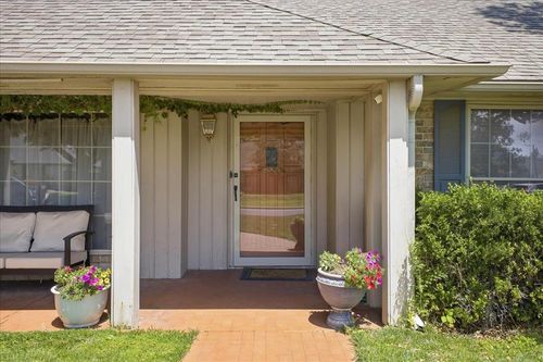 2901 Chapel Hill Rd, Oklahoma City, OK, 73120-4430 | Card Image