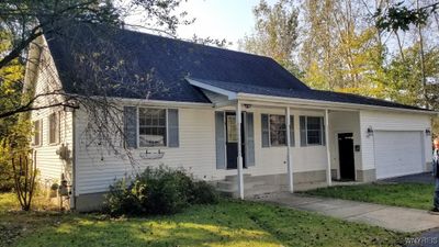 9325 Tonawanda Crk Road S, House other with 2 bedrooms, 1 bathrooms and null parking in Clarence NY | Image 1