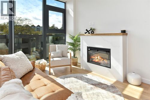 304-899 Esquimalt Avenue Sw, Esquimalt, BC, V9A3M5 | Card Image