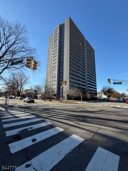 4c-285 Aycrigg Ave, Passaic, NJ, 07055-3722 | Card Image