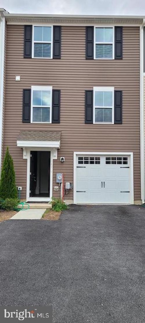 1047 Wickersham Way, MIDDLETOWN, DE, 19709-1813 | Card Image