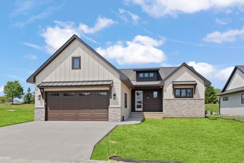 1820 Whispering Pines Cir, Cedar Falls, IA, 50613-5694 | Card Image