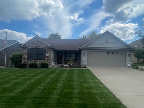 2023 E 58th St, Davenport, IA, 52807-3172 | Card Image