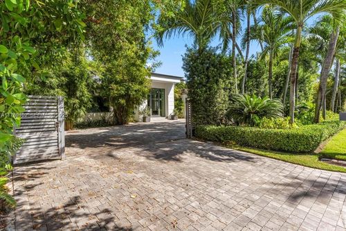 635 Curtiswood Dr, Key Biscayne, FL, 33149-2001 | Card Image