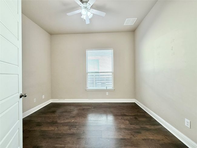 Unfurnished room featuring dark wood-style flooring and ceiling fan | Image 24