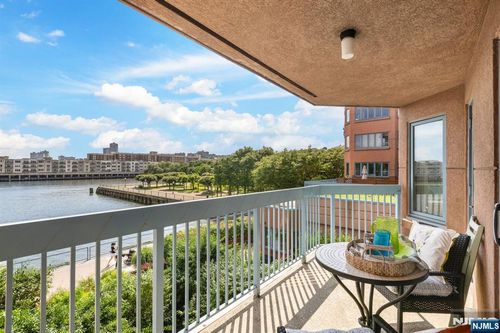 308 Smith Ct, Edgewater, NJ, 07020-1659 | Card Image