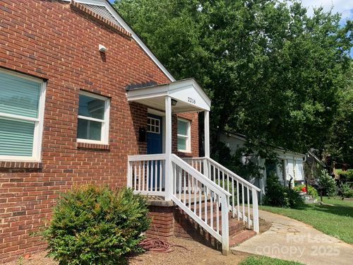 2216 Rozzelles Ferry Rd, Charlotte, NC, 28208-4237 | Card Image