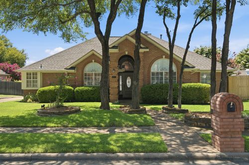 8417 Castle Creek Rd, North Richland Hills, TX, 76182-8407 | Card Image