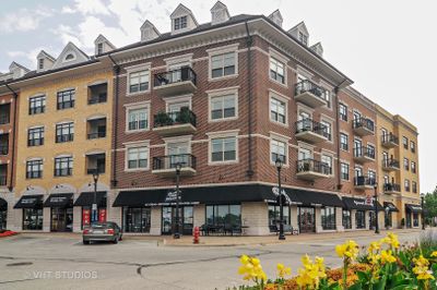 211 - 24 W Station Street, Condo with 1 bedrooms, 1 bathrooms and 1 parking in Palatine IL | Image 1