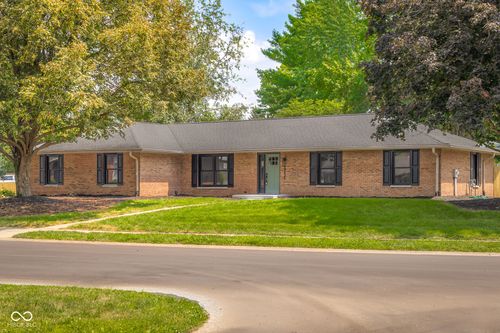 3635 Deerfield Pl, Columbus, IN, 47203-1214 | Card Image
