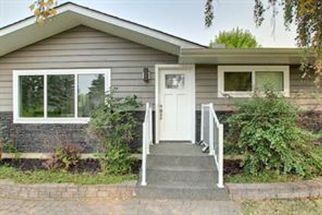 15 Haddock Rd Sw, House detached with 3 bedrooms, 3 bathrooms and 3 parking in Calgary AB | Image 5