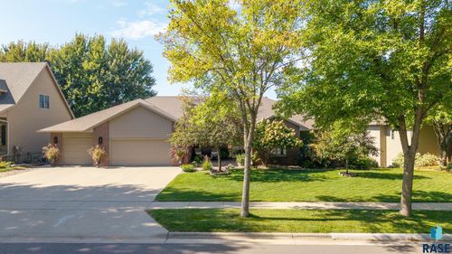 3056 S Coral Ct Court, Sioux Falls, SD, 57103 | Card Image