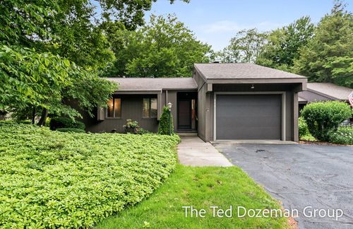 804 Brook Village Dr, Holland, MI, 49423-5643 | Card Image