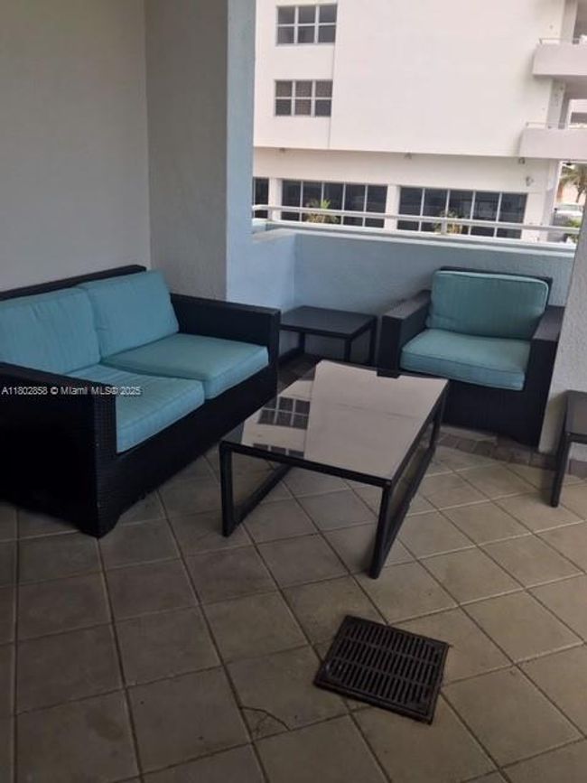 APT-12 - 9172 Collins Ave, Condo with 3 bedrooms, 2 bathrooms and null parking in Surfside FL | Image 19