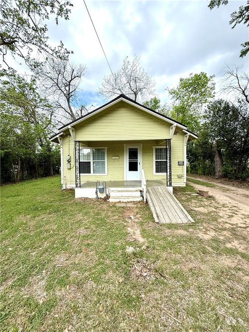 104 N Karnes, Cameron, TX, 76520 | Card Image