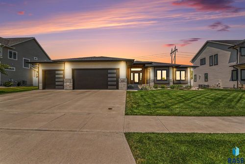 2500 W 95th St Street, Sioux Falls, SD, 57108 | Card Image