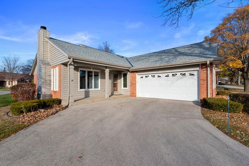 5405 Somerset Ln S, Greenfield, WI, 53221-3243 | Card Image