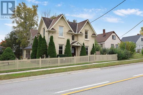 296 Eagle St, Newmarket, ON, L3Y1K1 | Card Image