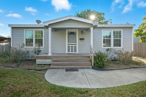 3517 Lawnview St, Corpus Christi, TX, 78411-1703 | Card Image