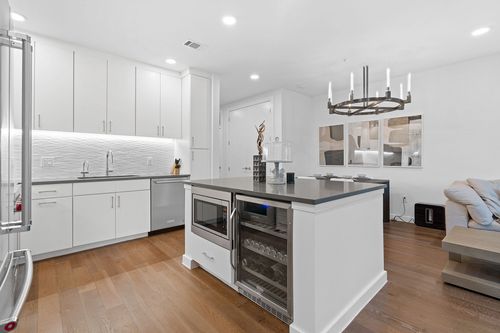 unit-204-900 S 1st St, Austin, TX, 78704-1686 | Card Image