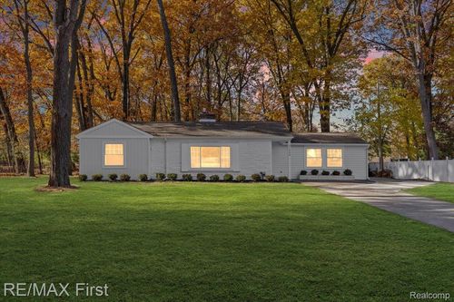 21539 Avon Ln, Southfield, MI, 48075-7107 | Card Image