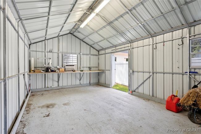 Garage with metal wall and cooling unit | Image 36