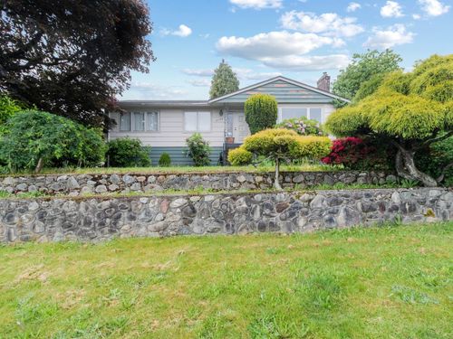 4156 Castlewood Cres, Burnaby, BC, V5G2M2 | Card Image