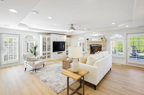 3211 Harvey Ct, Pleasanton, CA, 94588-5123 | Card Image