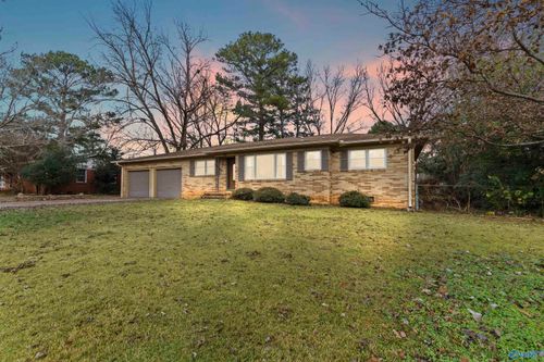 6304 Davies Ave Nw, Huntsville, AL, 35806-1952 | Card Image