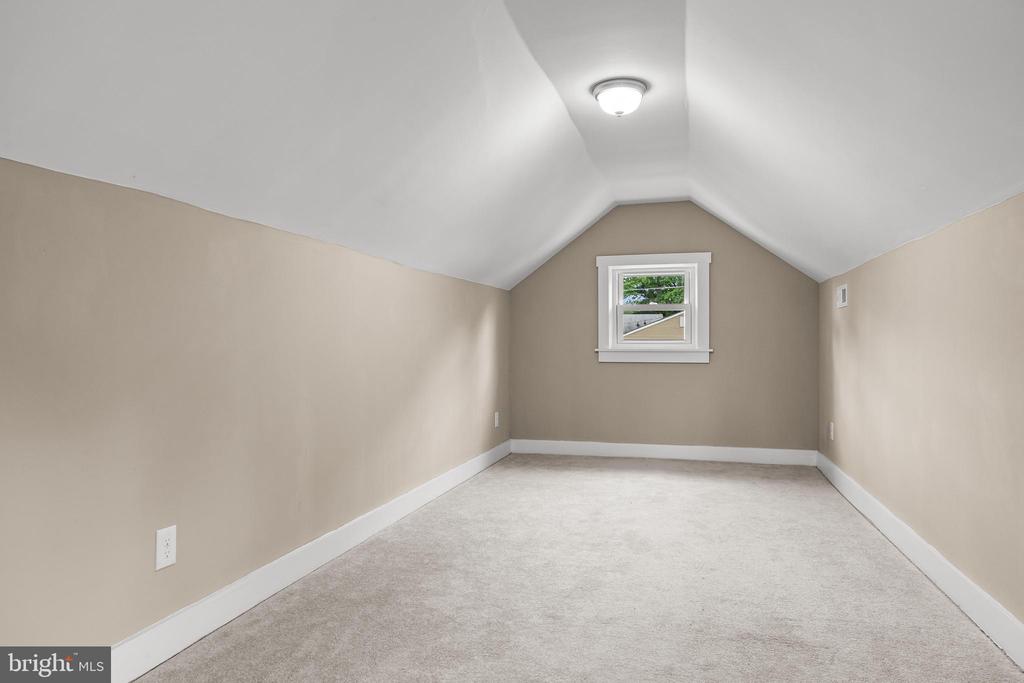 Residential in MAPLE SHADE 4