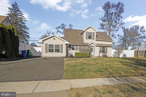 58 Rocky Pool Ln, LEVITTOWN, PA, 19055-1128 | Card Image