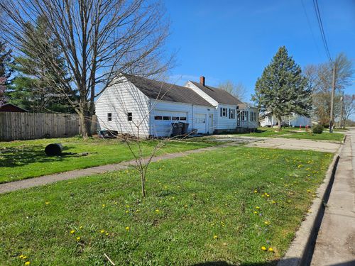 9 Michigan St W, Three Oaks, MI, 49128-1242 | Card Image