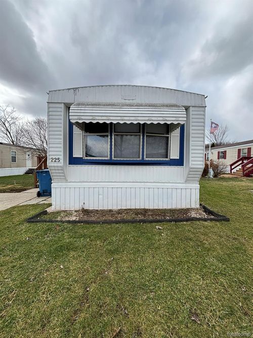 225 W Thornridge Ln, Mount Morris, MI, 48458-9111 | Card Image