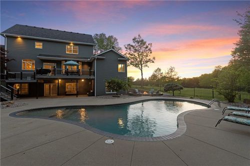 8611 S Stillhouse Rd, Oak Grove, MO, 64075-8256 | Card Image