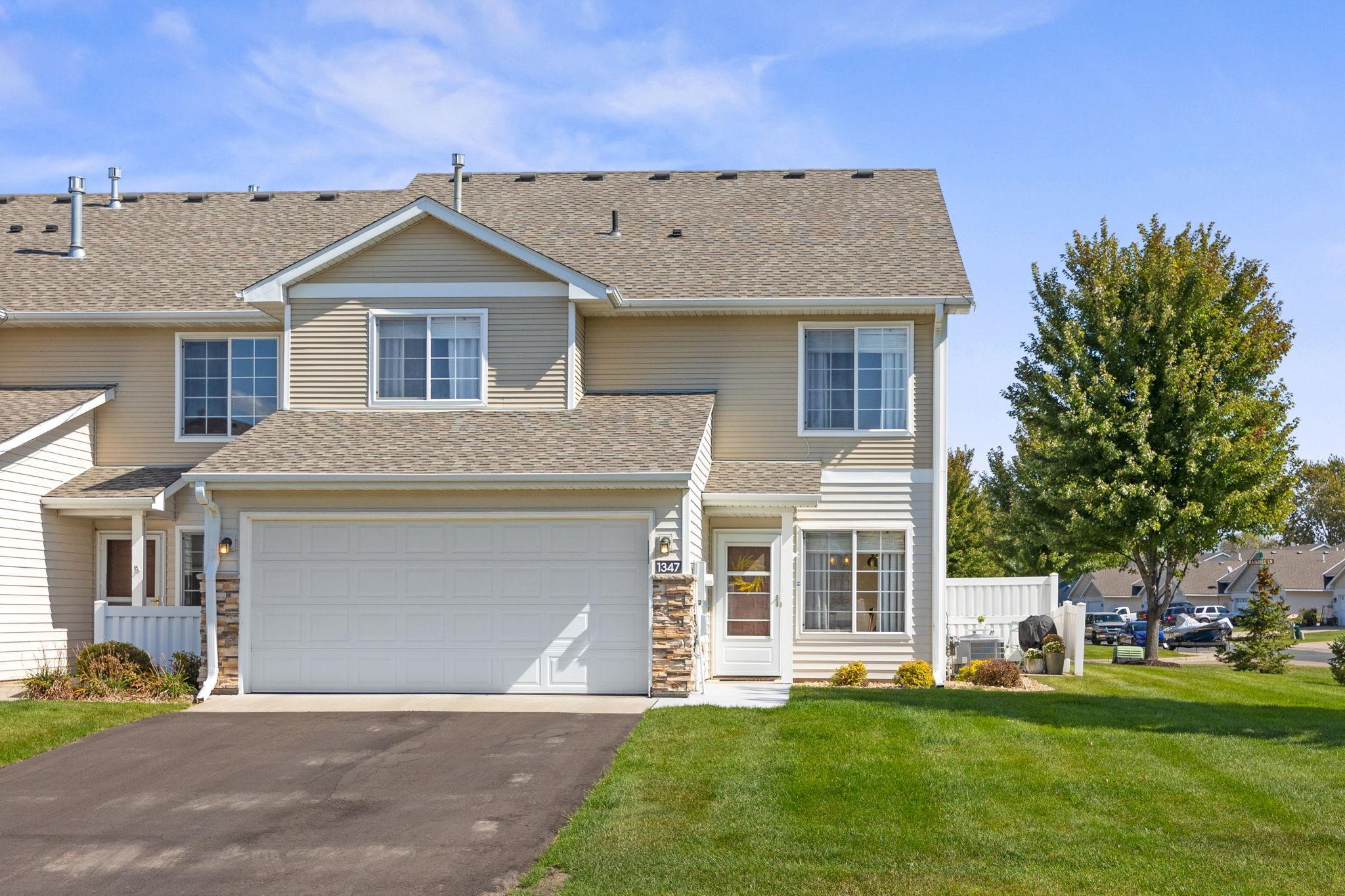 Greenleaf Ln, Waconia, MN 55387