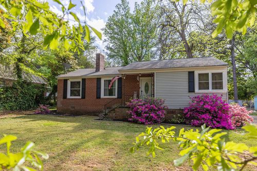 823 Sunset Dr, Greenwood, SC, 29646-1805 | Card Image